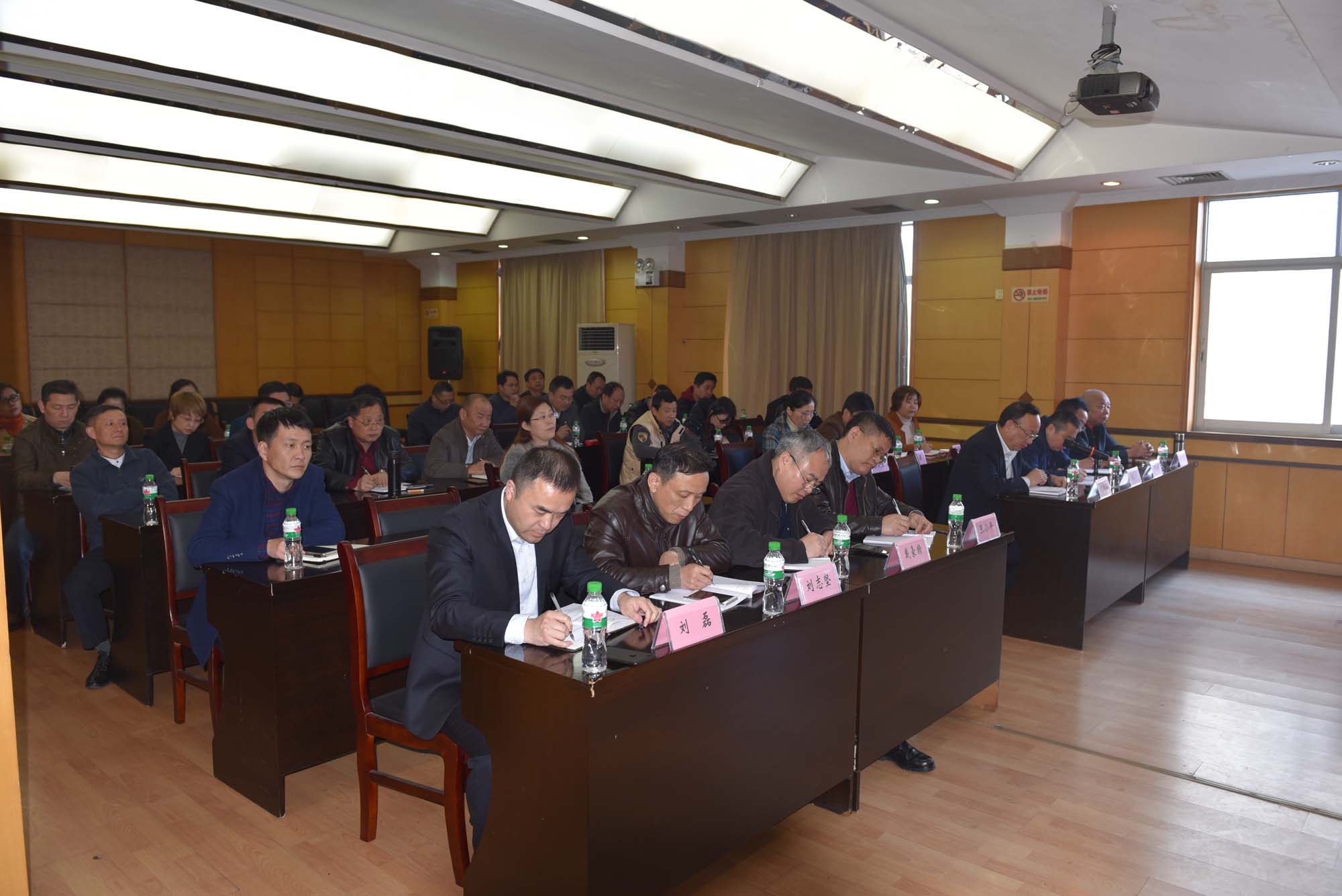 市政公用集團領(lǐng)導(dǎo)到江西長運宣布任命決定： 王曉被任命為股份公司黨委委員、黨委書記，推薦為董事、董事長（法定代表人）