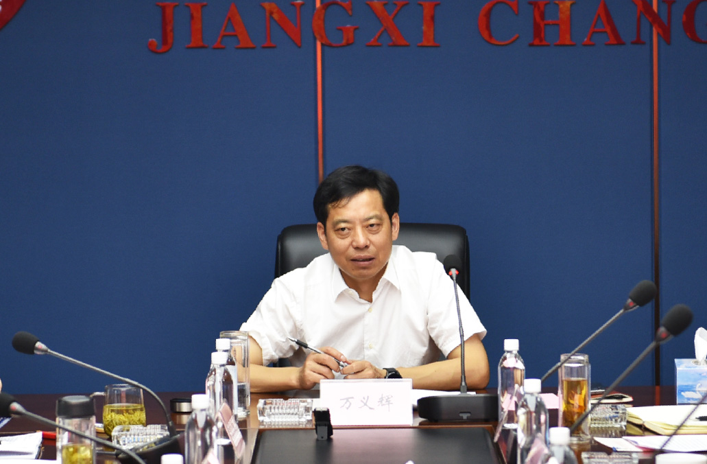 南昌市政公用集團(tuán)黨委副書記、總經(jīng)理萬義輝一行調(diào)研江西長(zhǎng)運(yùn)