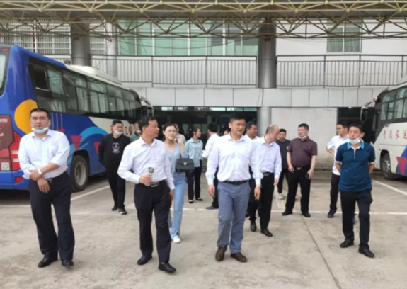 占梁一行蒞臨鷹潭長運、鷹潭公交檢查指導(dǎo)工作