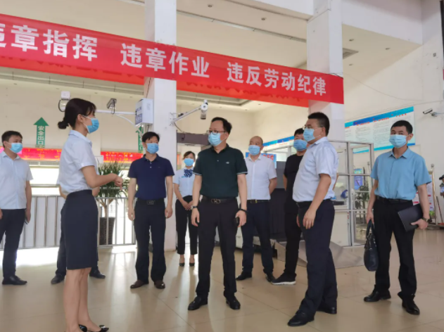 市政公用集團(tuán)安監(jiān)部督導(dǎo)上饒汽運班組安全工作
