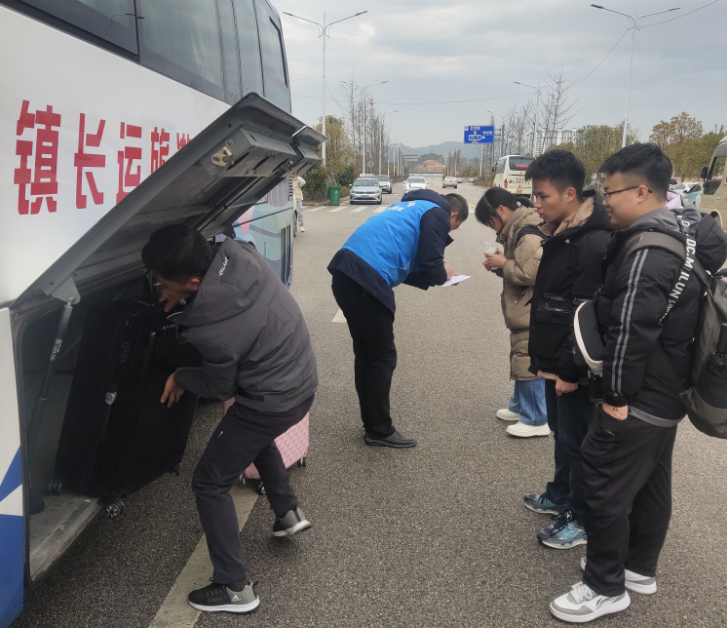 景德鎮(zhèn)長(zhǎng)運(yùn)：圓滿完成“校園直通車(chē)”首發(fā)運(yùn)輸工作