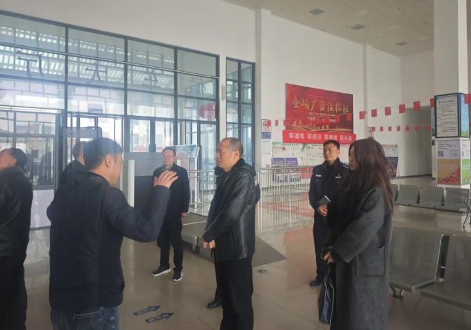 上饒市安委會橫峰督導(dǎo)組督導(dǎo)橫峰縣客運中心“兩會”期間安全生產(chǎn)