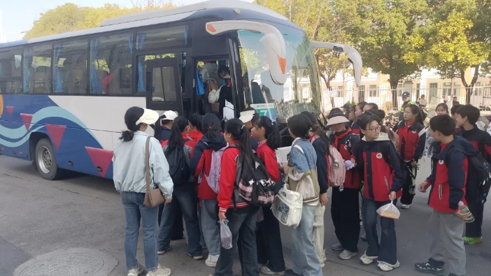 馬鞍山長客：含山長運助力環(huán)峰第三小學開啟研學新旅程