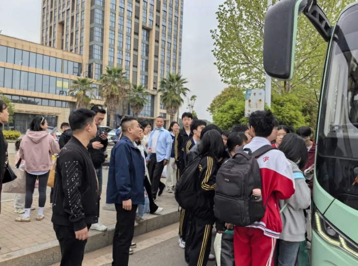 鄱陽(yáng)長(zhǎng)運(yùn)：開展“清明”期間安全生產(chǎn)督導(dǎo)工作