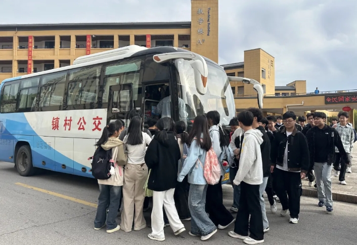 生產(chǎn)經(jīng)營 || 上饒汽運：德興鎮(zhèn)村公交助力德興市第六中學(xué)模擬高考